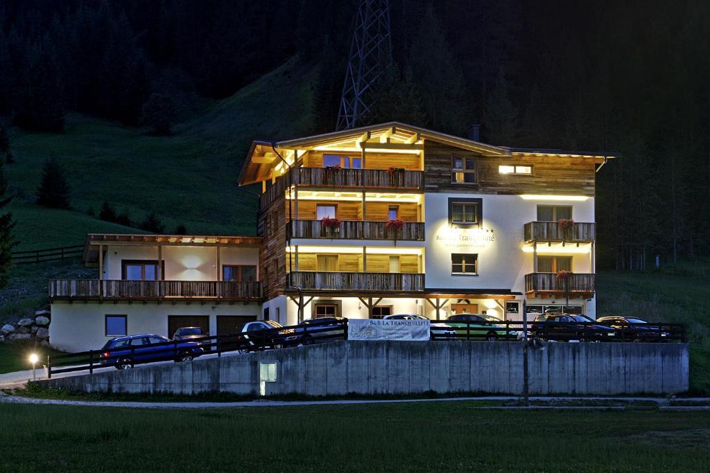 Garnì La Tranquillitè Hotel Corvara In Badia Esterno foto